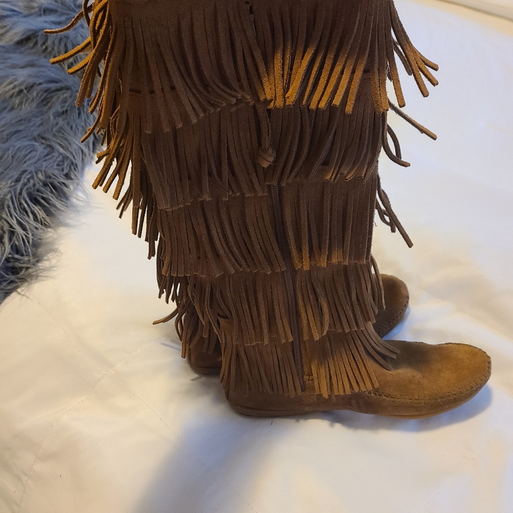 Minnetonka moccasin fringed boots - Picture 3 of 3